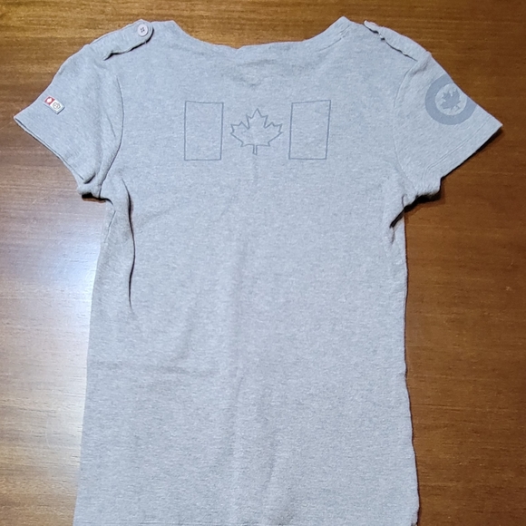 Red Canoe Royal Canadian Tee NWOT - Picture 7 of 7